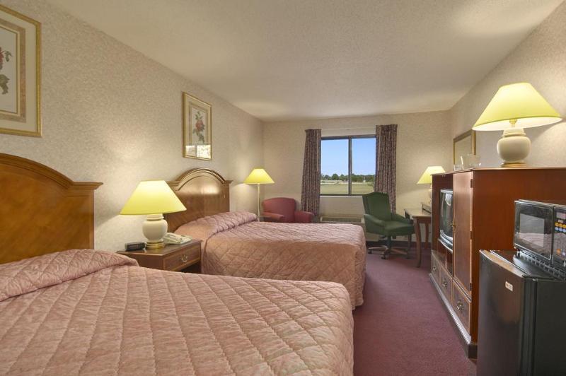 Baymont By Wyndham Muskegon Hotell Rom bilde
