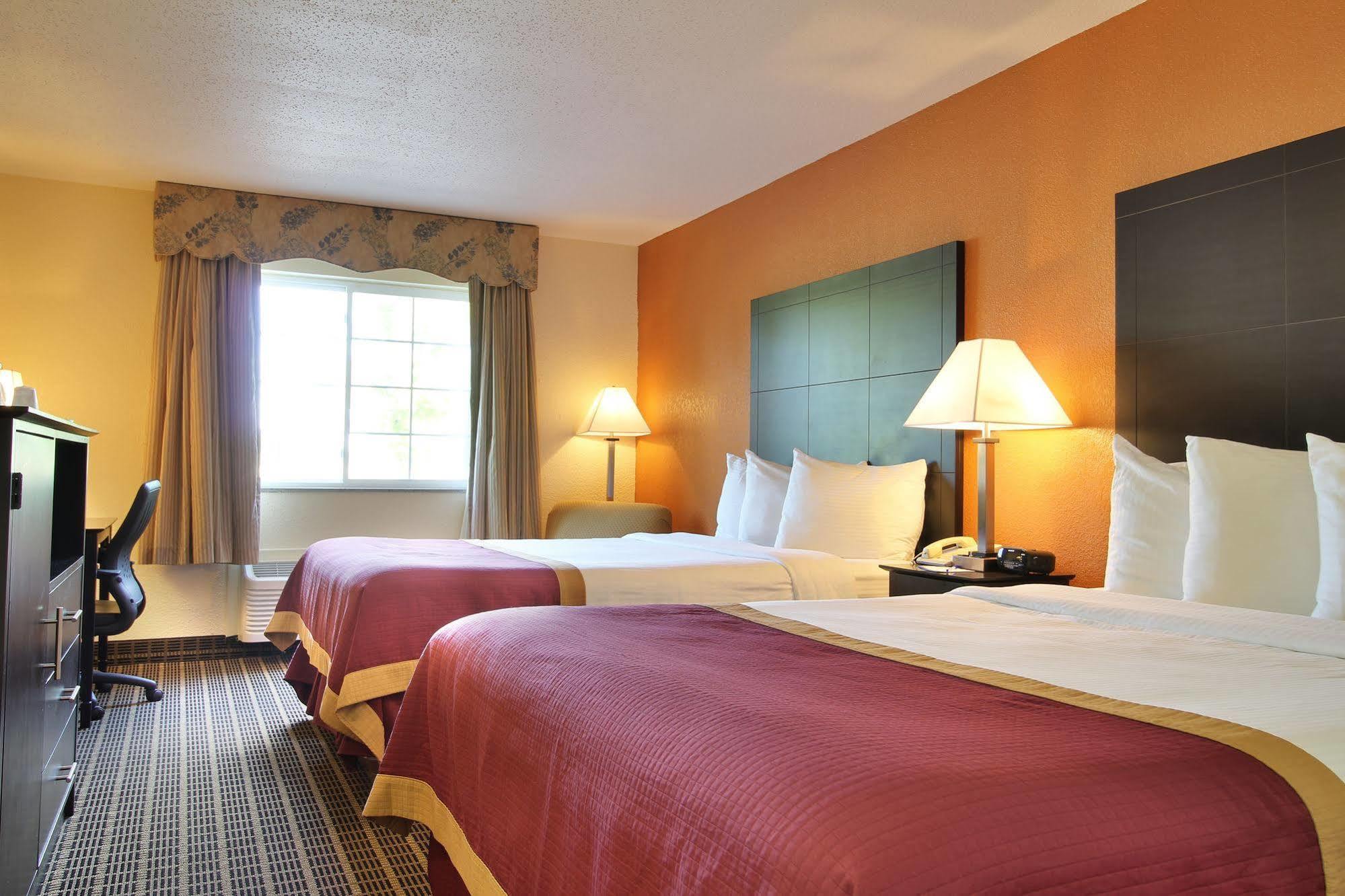 Baymont By Wyndham Muskegon Hotell Eksteriør bilde